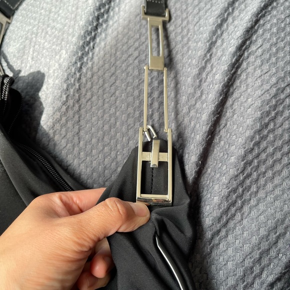 G adjustable black shoulder bag purse - Picture 9 of 9